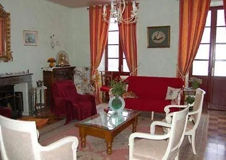 فندق Chateau De ميراك